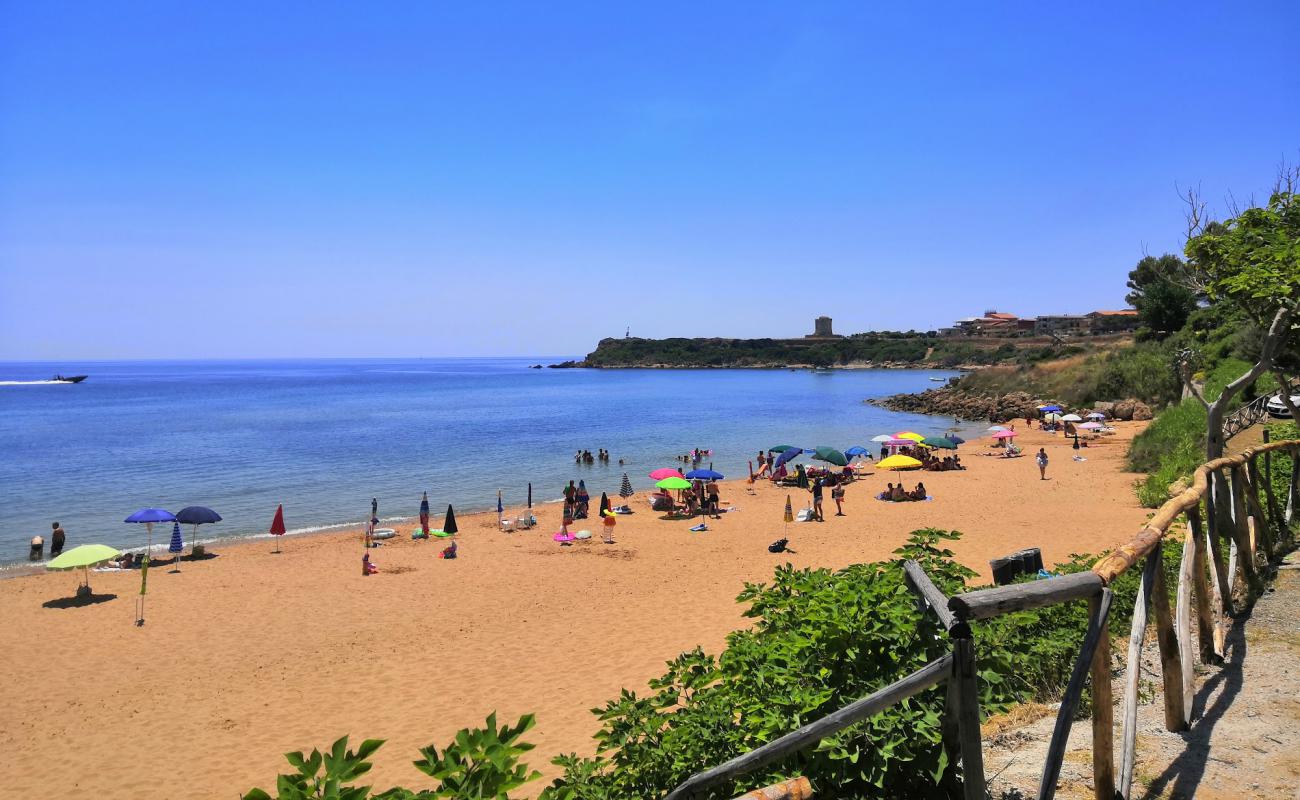 Foto de Spiaggia Rossa con arena oscura superficie