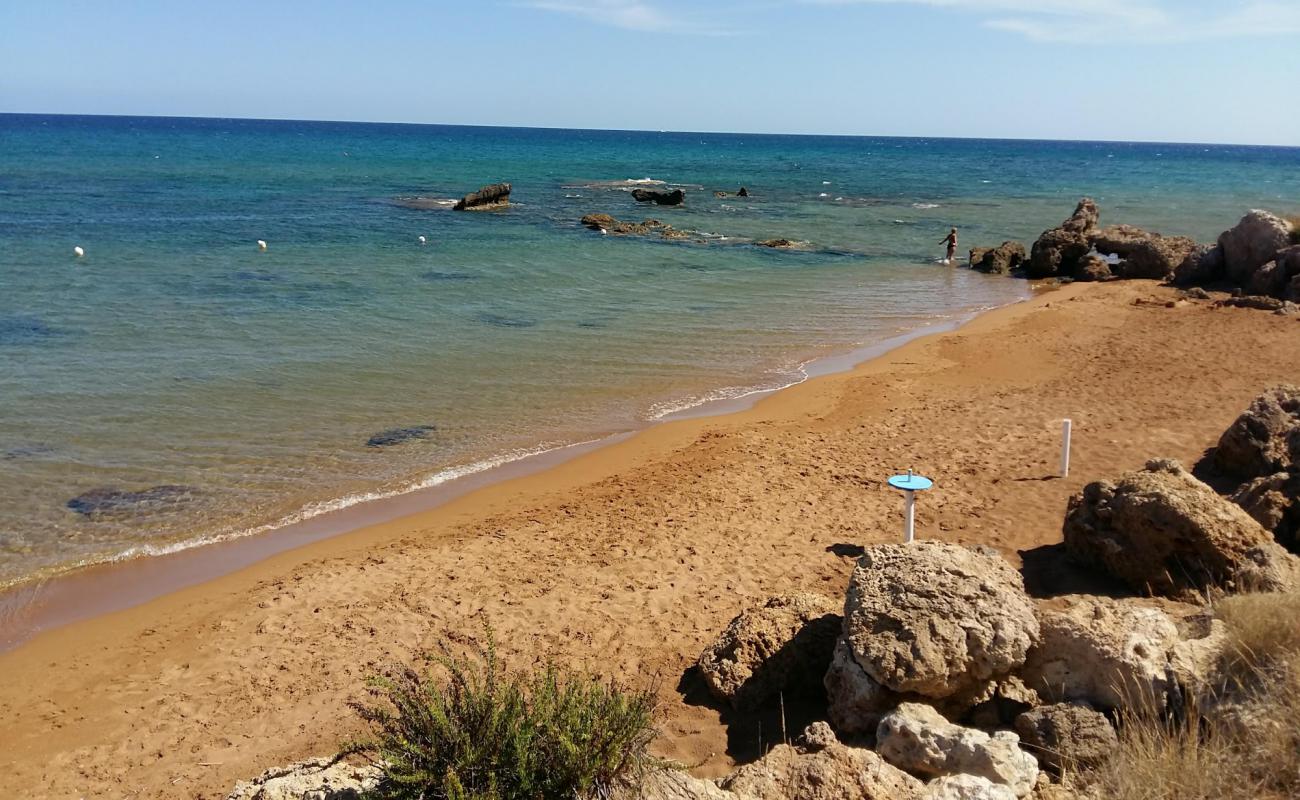 Foto de Fratte III beach con arena fina oscura superficie