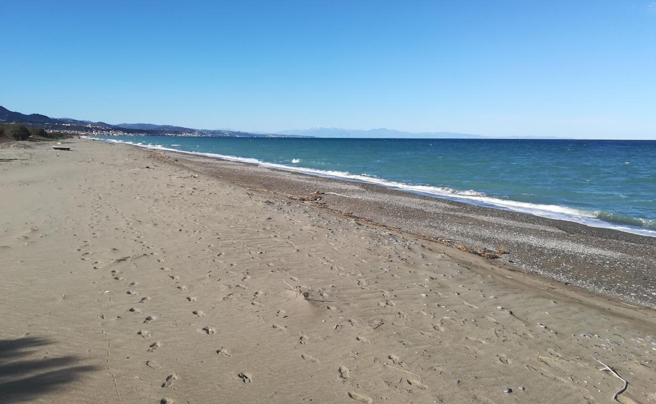 Foto de La Capannina beach con arena gris y guijarros superficie