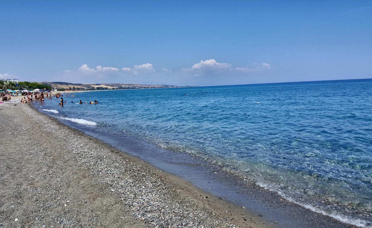 Foto de Antico beach con arena gris y guijarros superficie