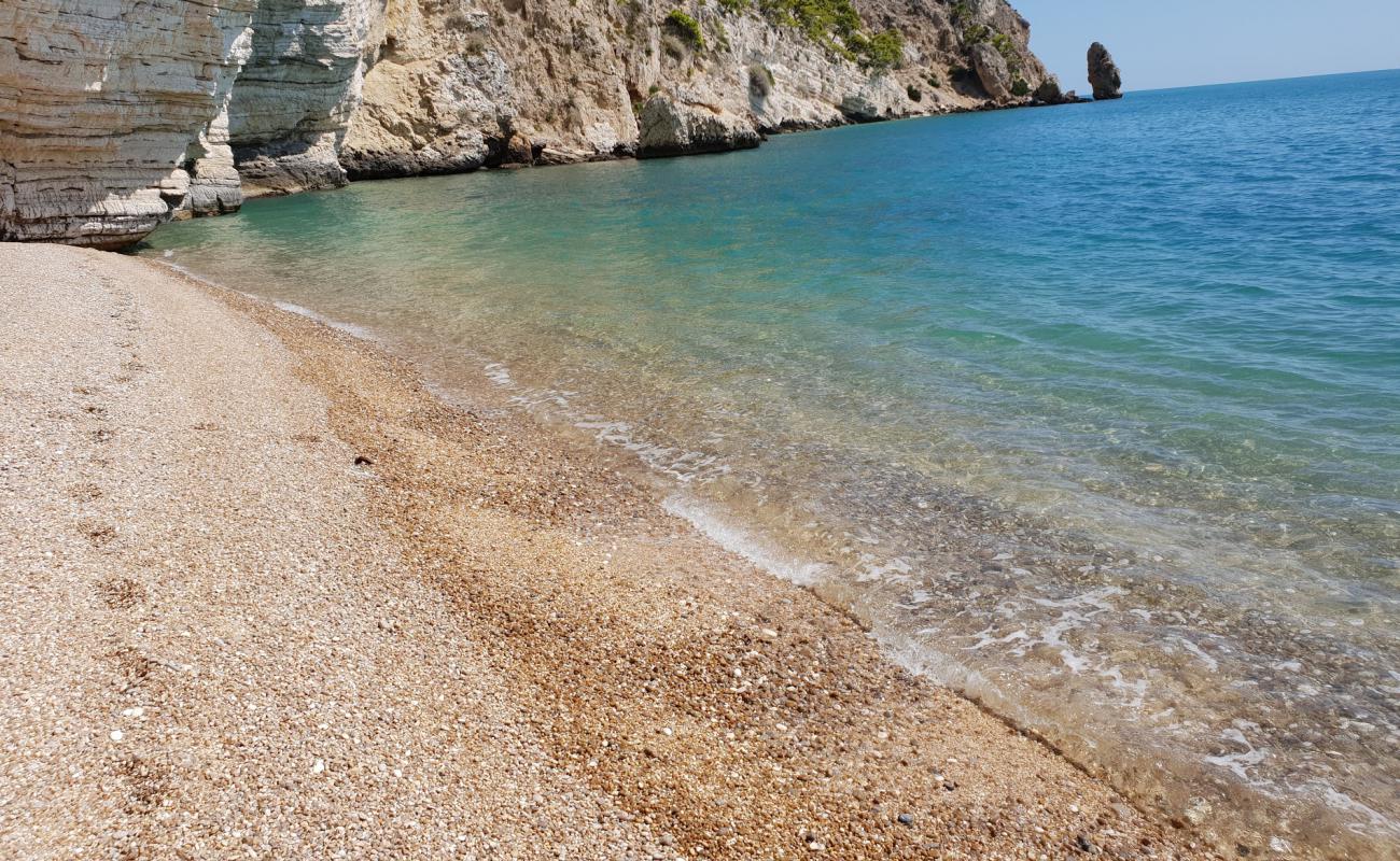 Foto de Cala del Pescecane con guijarro fino claro superficie