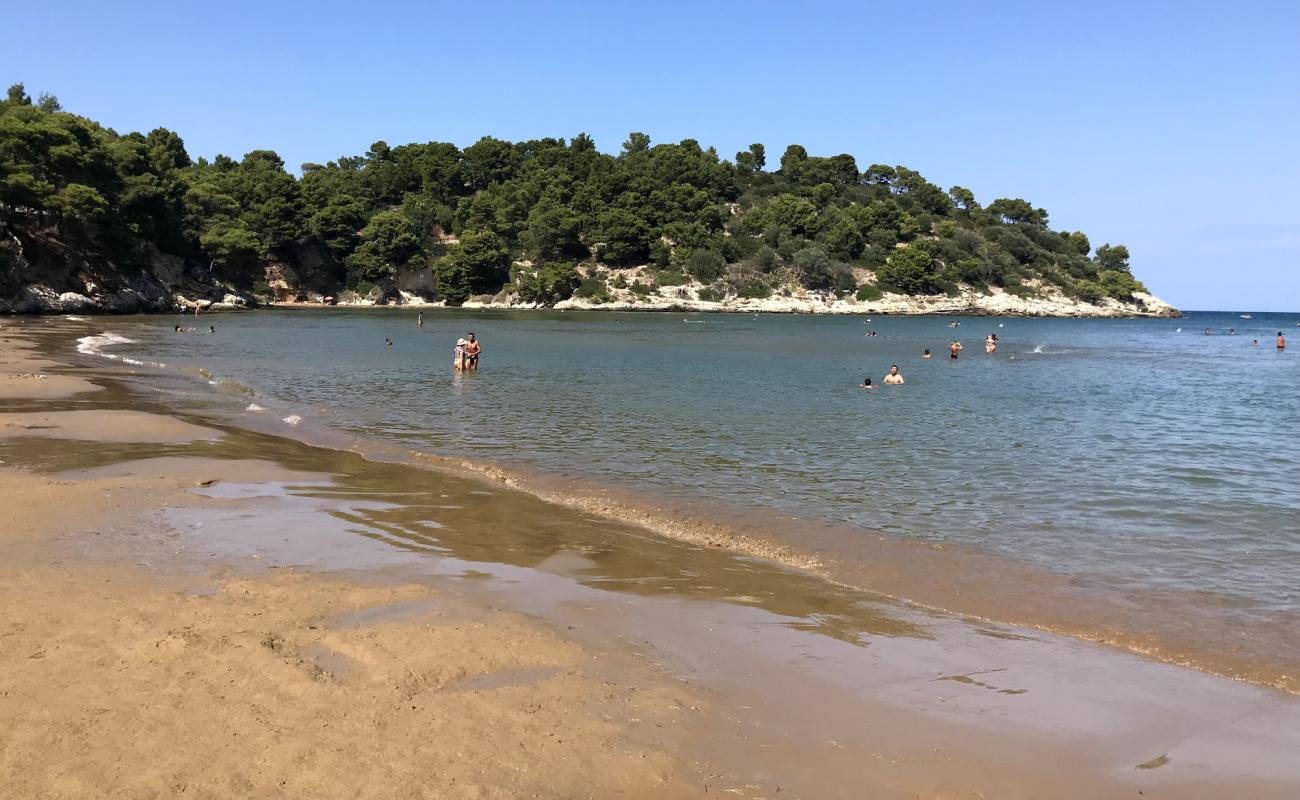 Foto de San Felice con arena oscura superficie