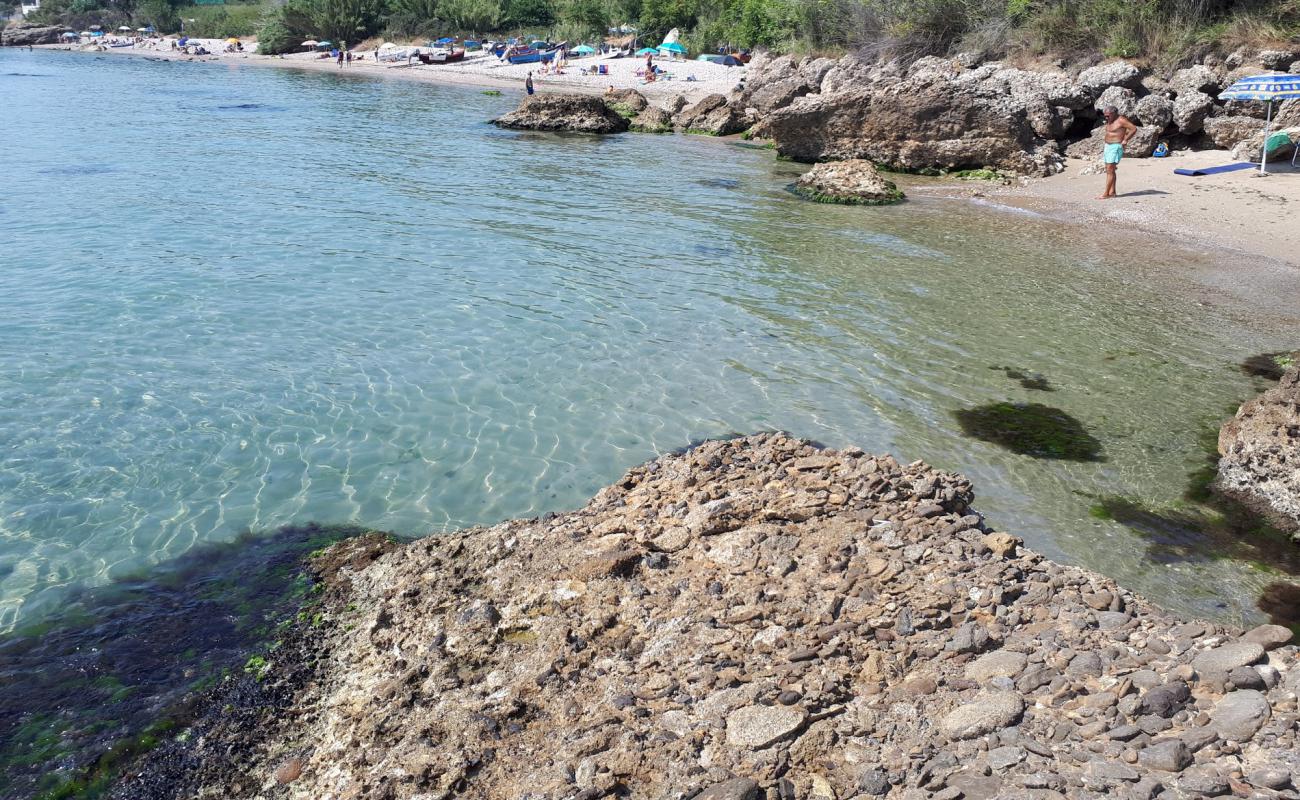 Foto de Scogliera di Casarza con arena fina y guijarros superficie