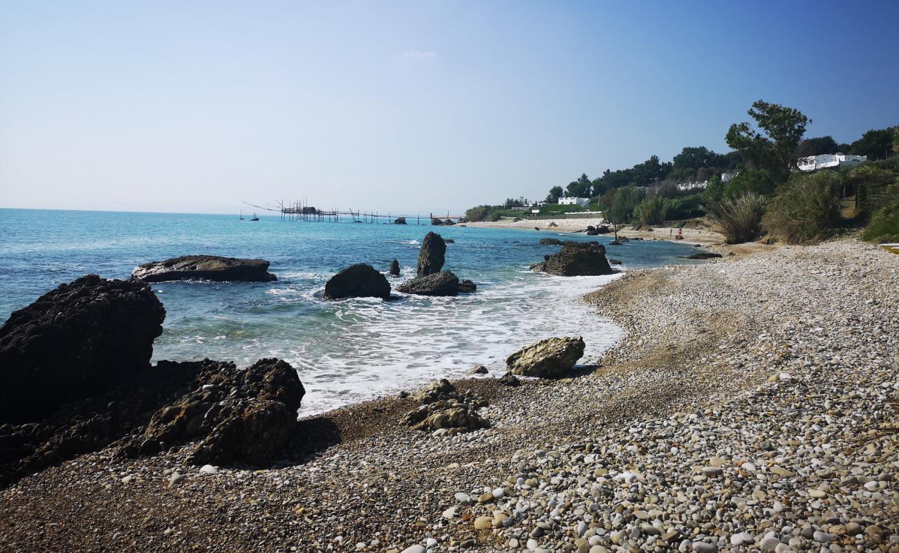 Foto de Spiaggia di Vignola con guijarro ligero superficie