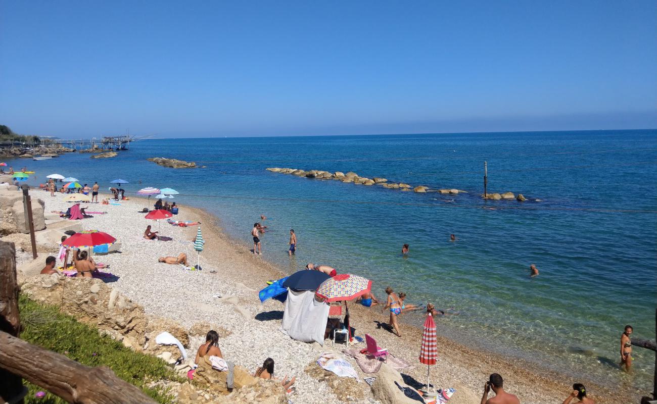 Foto de Spiaggia di Valle Grotte con guijarro ligero superficie