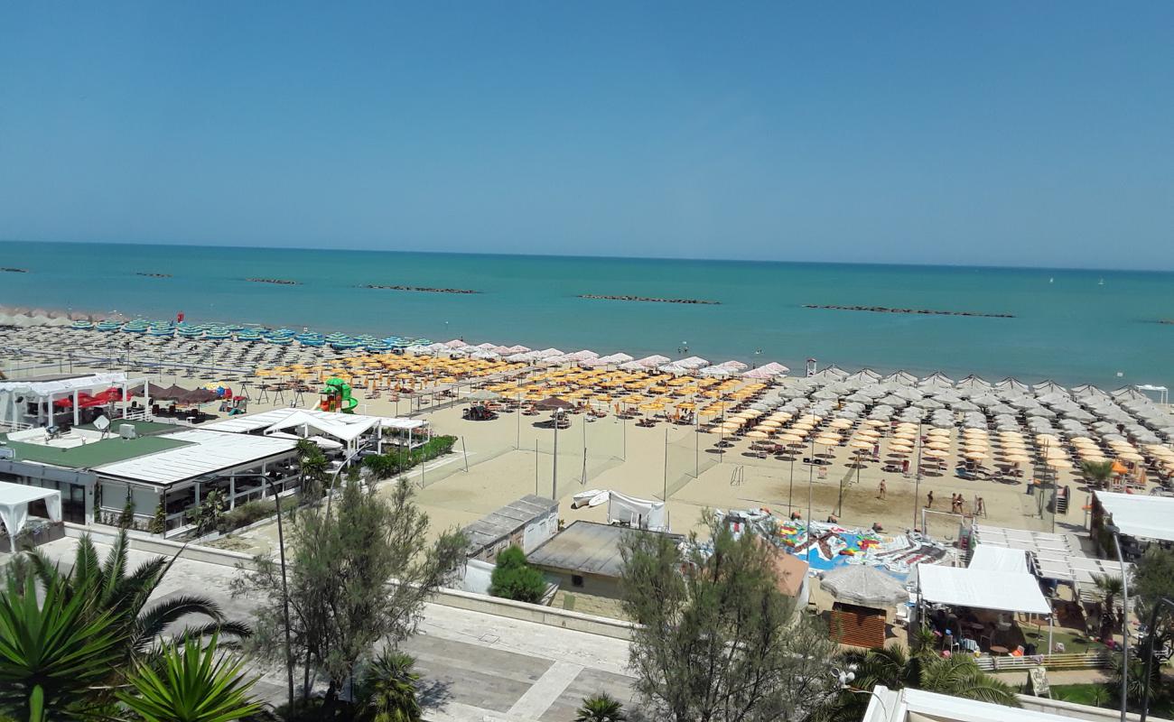 Foto de Spiaggia di Pescara con brillante arena fina superficie