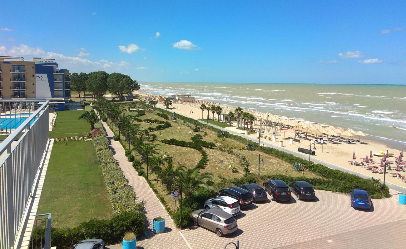 Foto de Spiaggia di Roseto Degli Abruzzi con arena brillante superficie