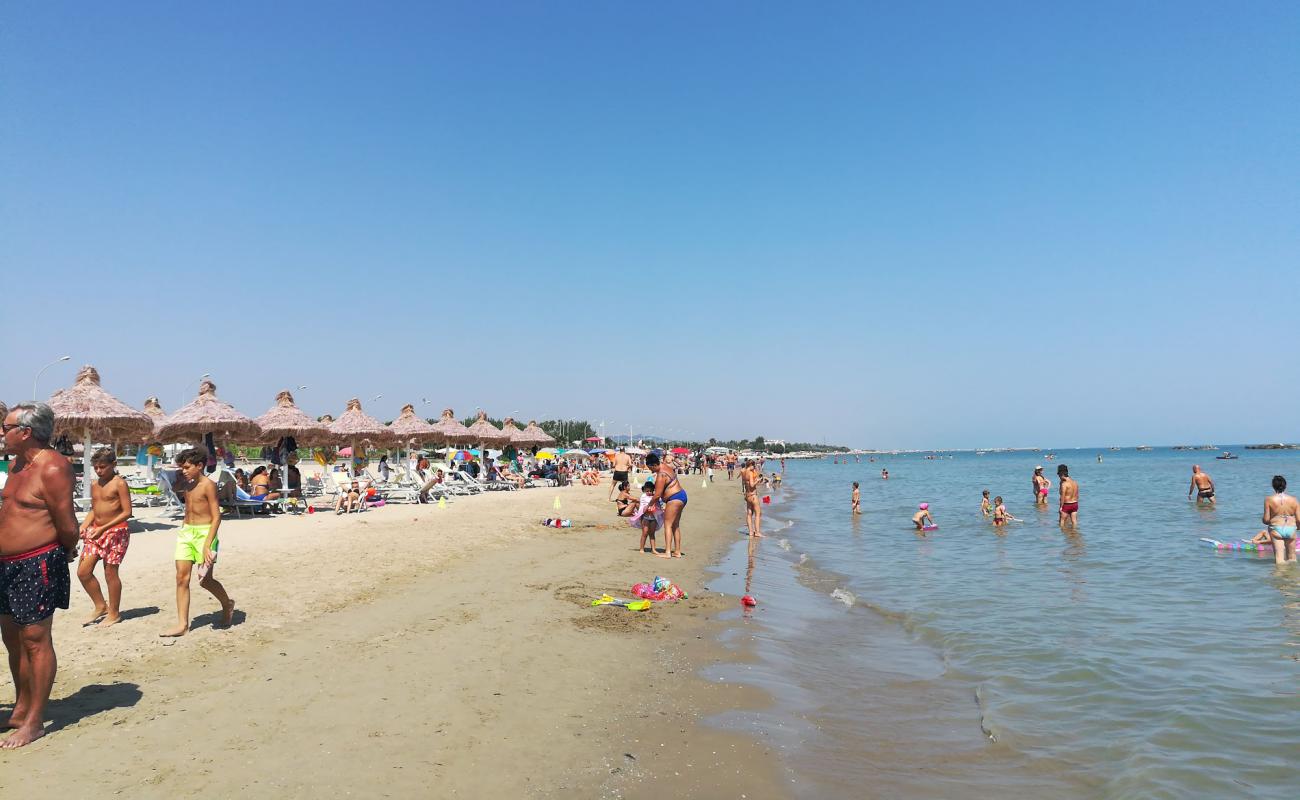 Foto de Playa de Cologna con brillante arena fina superficie