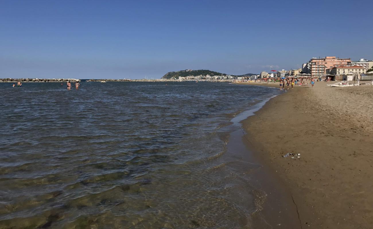 Foto de Spiaggia di Cattolica II con arena brillante superficie