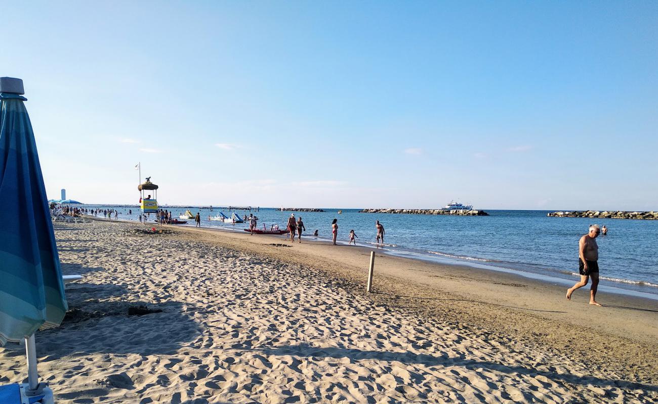 Foto de Spiaggia di Gatteo Mare con brillante arena fina superficie