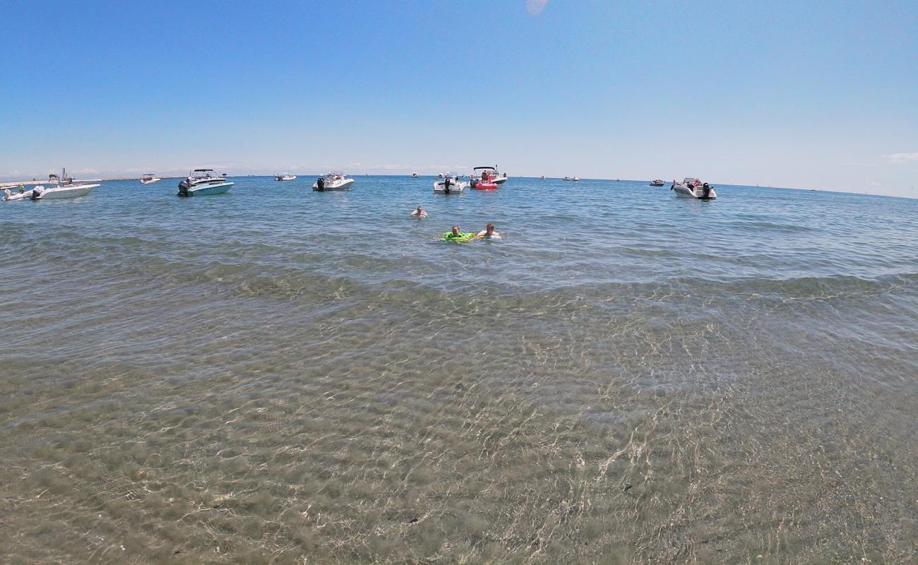 Foto de San Pietro beach con arena fina gris superficie