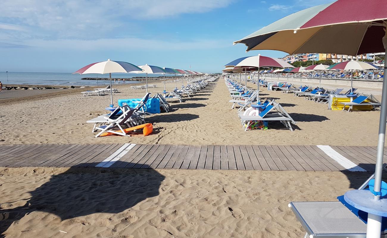 Foto de Spiaggia Libera Caorle con arena brillante superficie