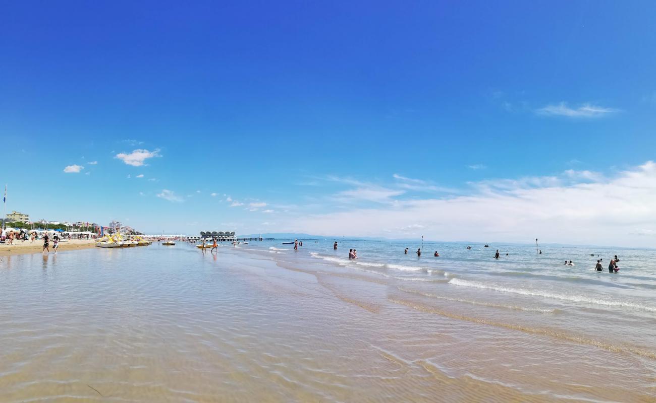 Foto de Spiaggia di Lignano Sabbiadoro con brillante arena fina superficie