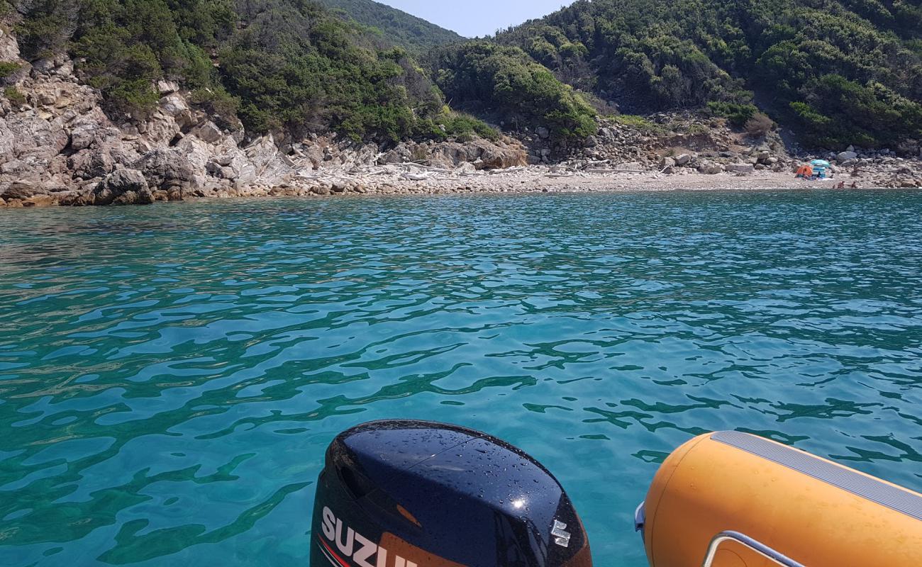 Foto de Cala Mandriola con cala pequeña