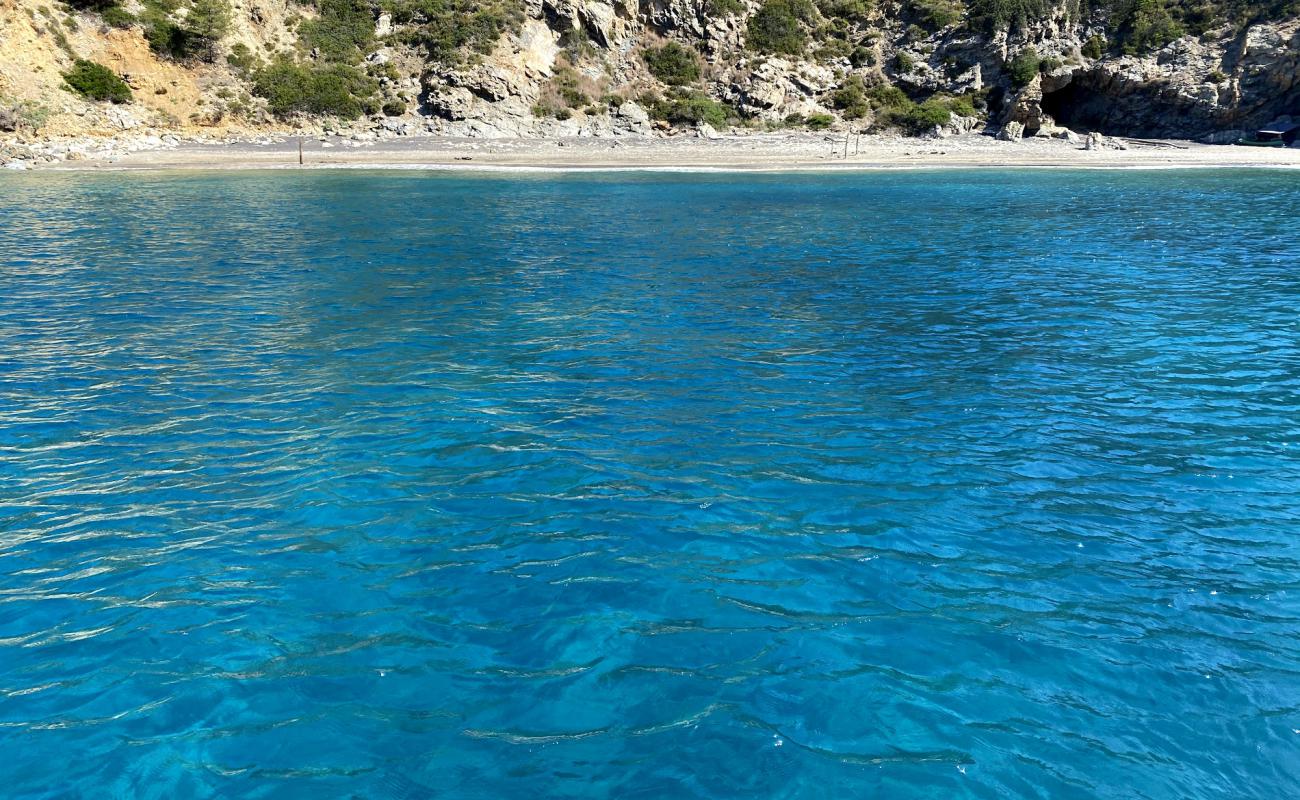 Foto de Vetrangoli beach con guijarro fino negro superficie