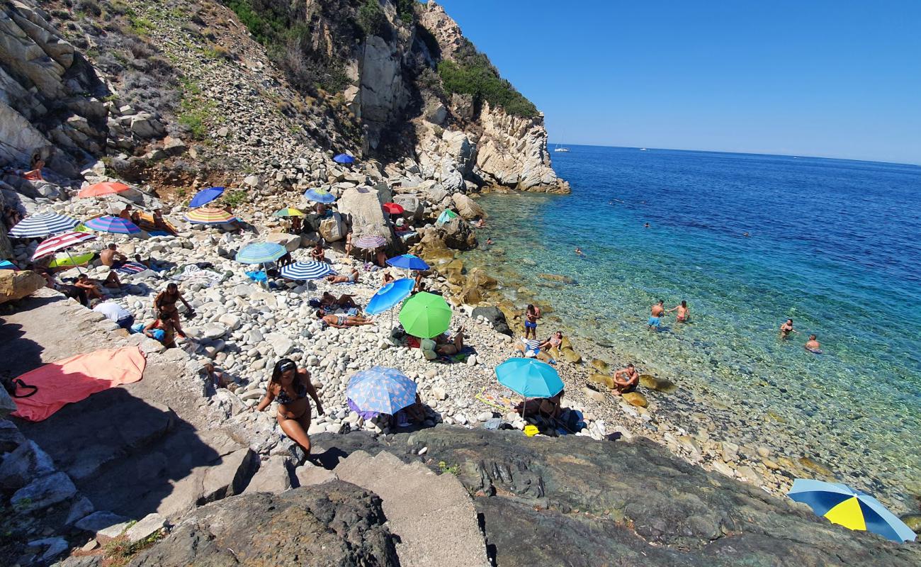 Foto de Spiaggia della Crocetta con piedra superficie