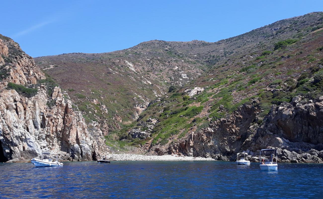 Foto de Cala del Corvo con piedra superficie