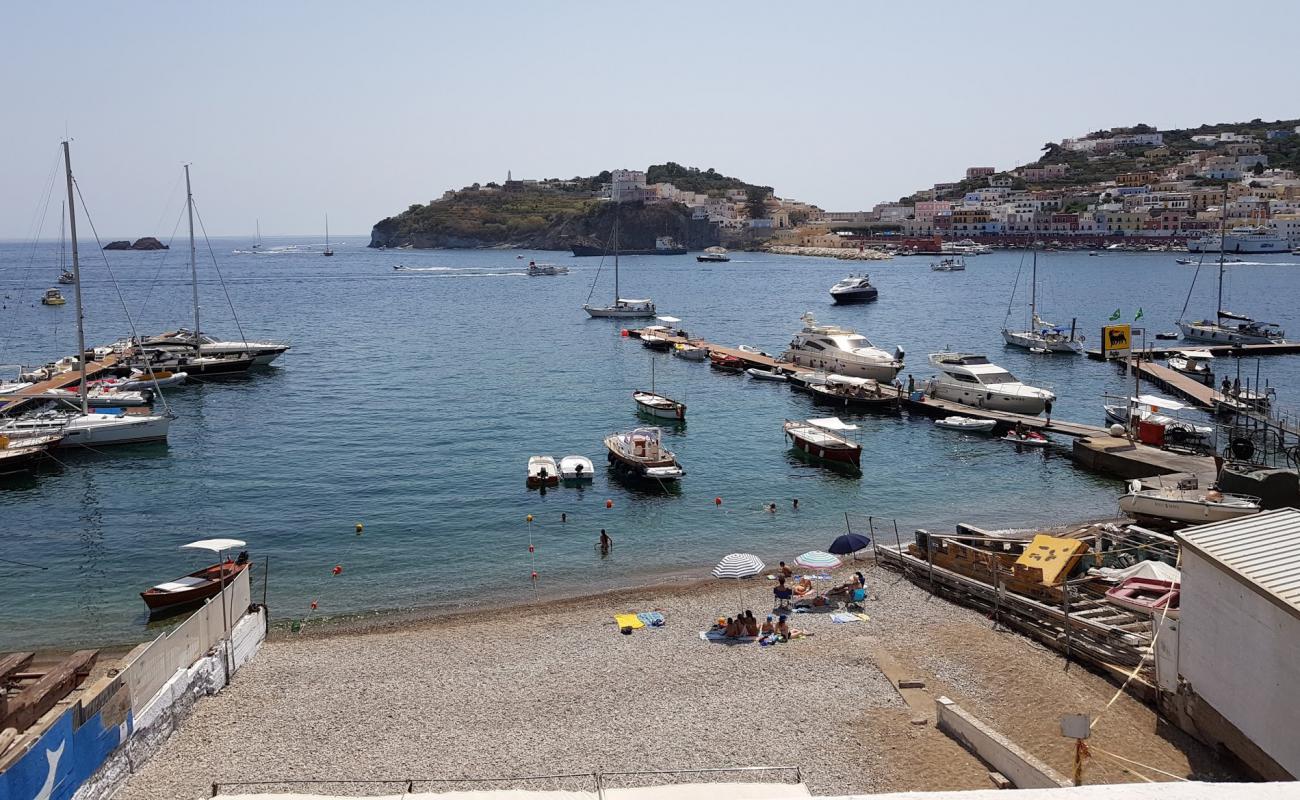 Foto de Spiaggia di Santa Maria con arena fina y guijarros superficie