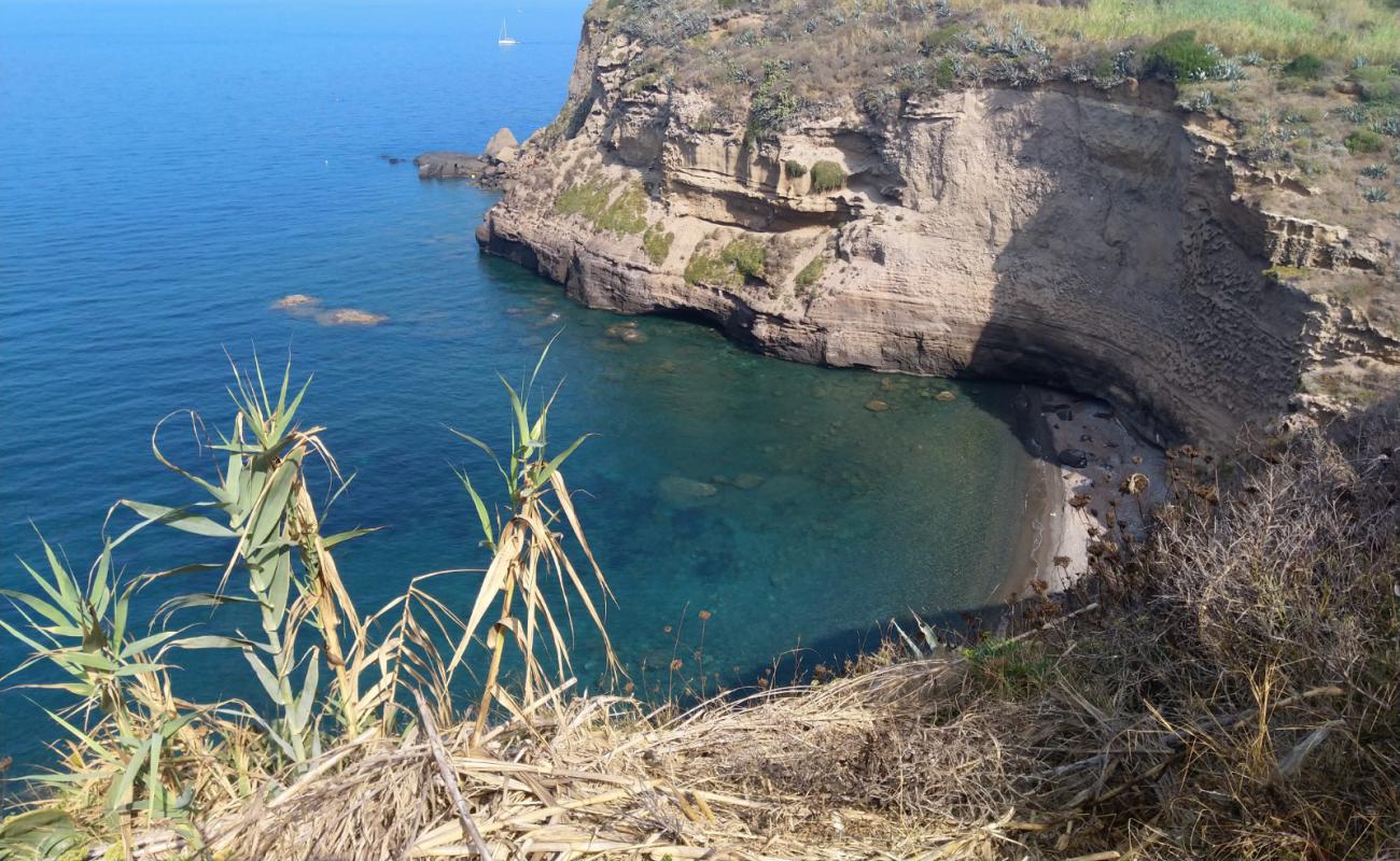 Foto de Parata Grande con arena fina y guijarros superficie