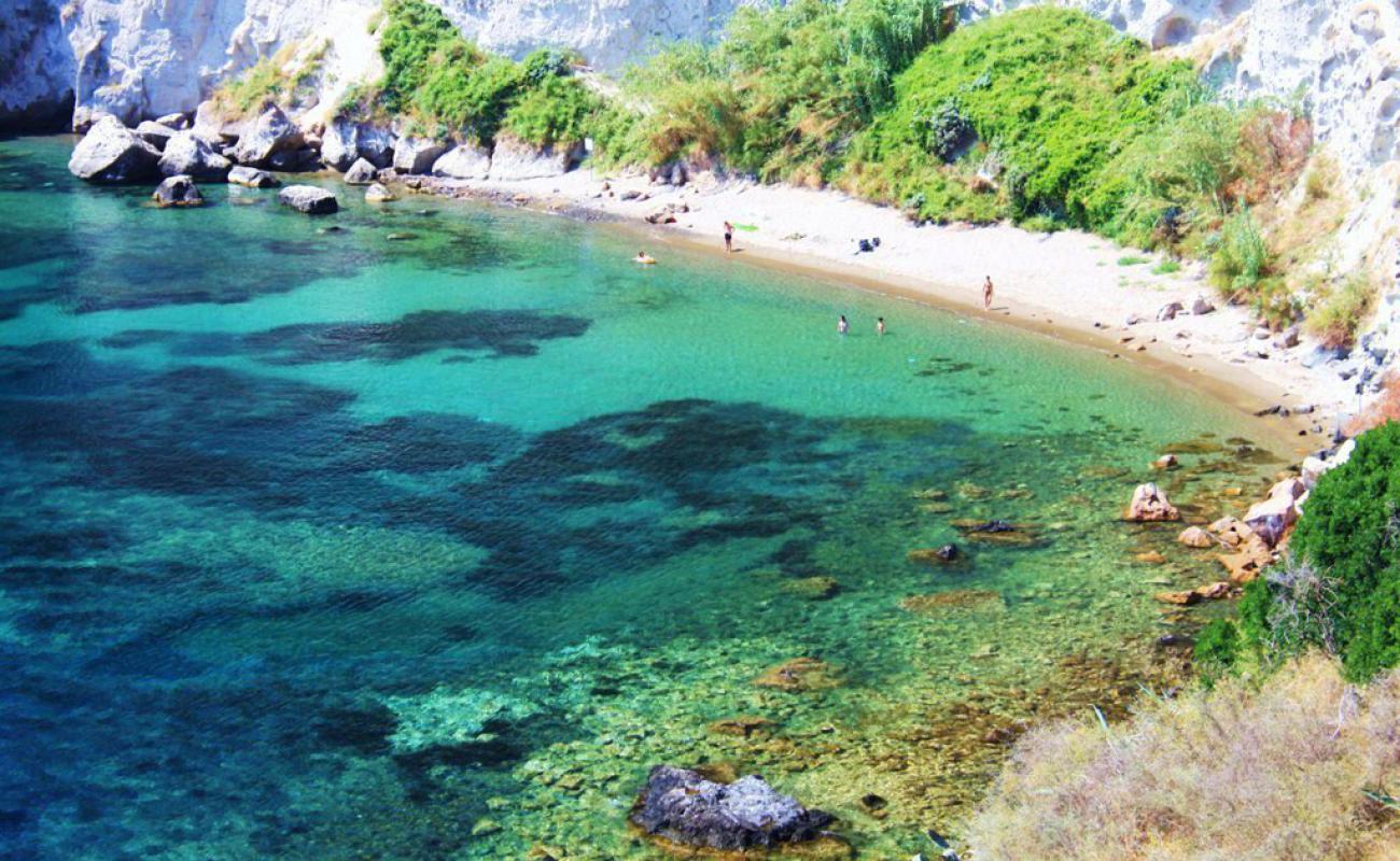 Foto de Spiaggia di Varulo con arena brillante superficie