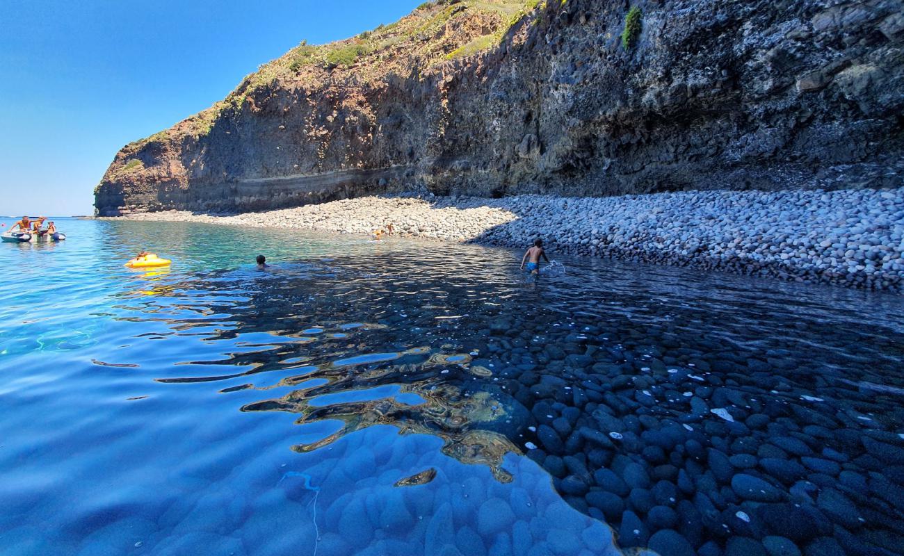 Foto de Grotta del Bue Marino con guijarro ligero superficie