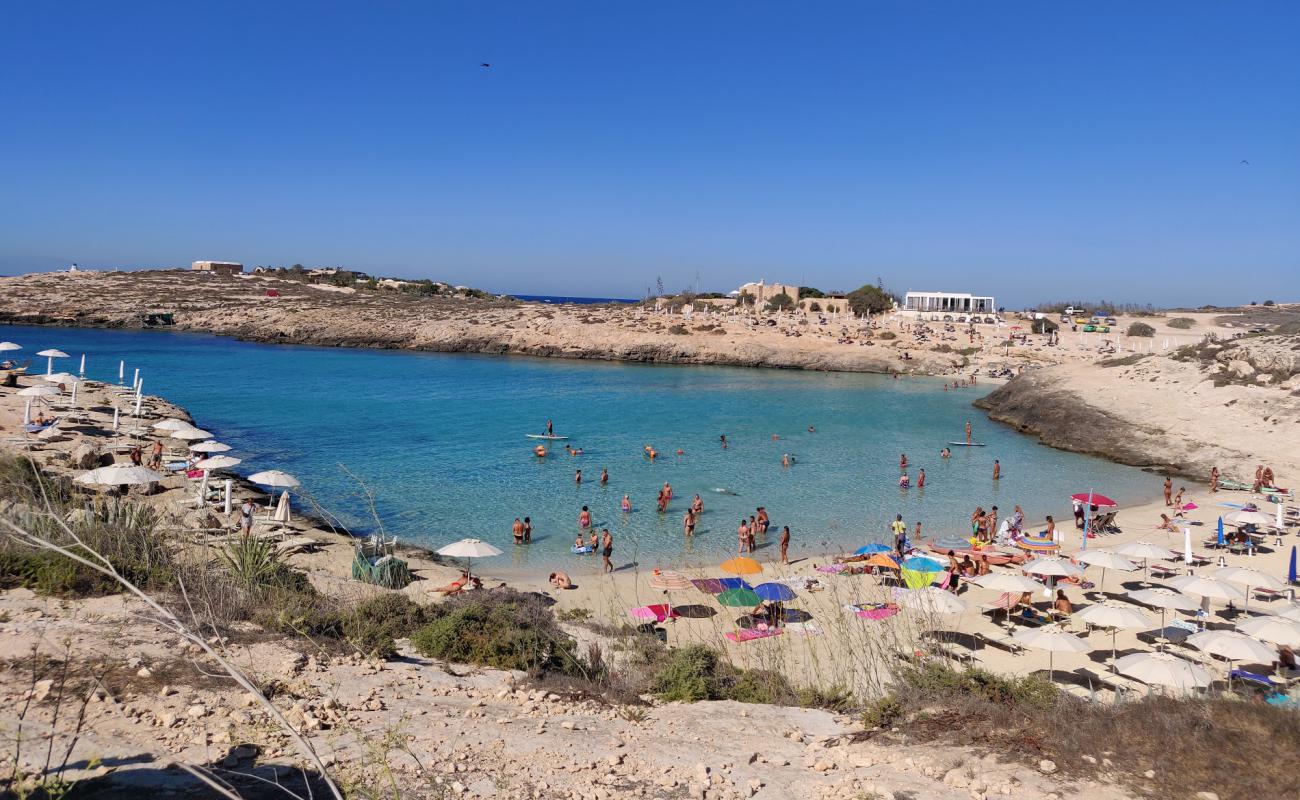 Foto de Cala Croce con brillante arena fina superficie