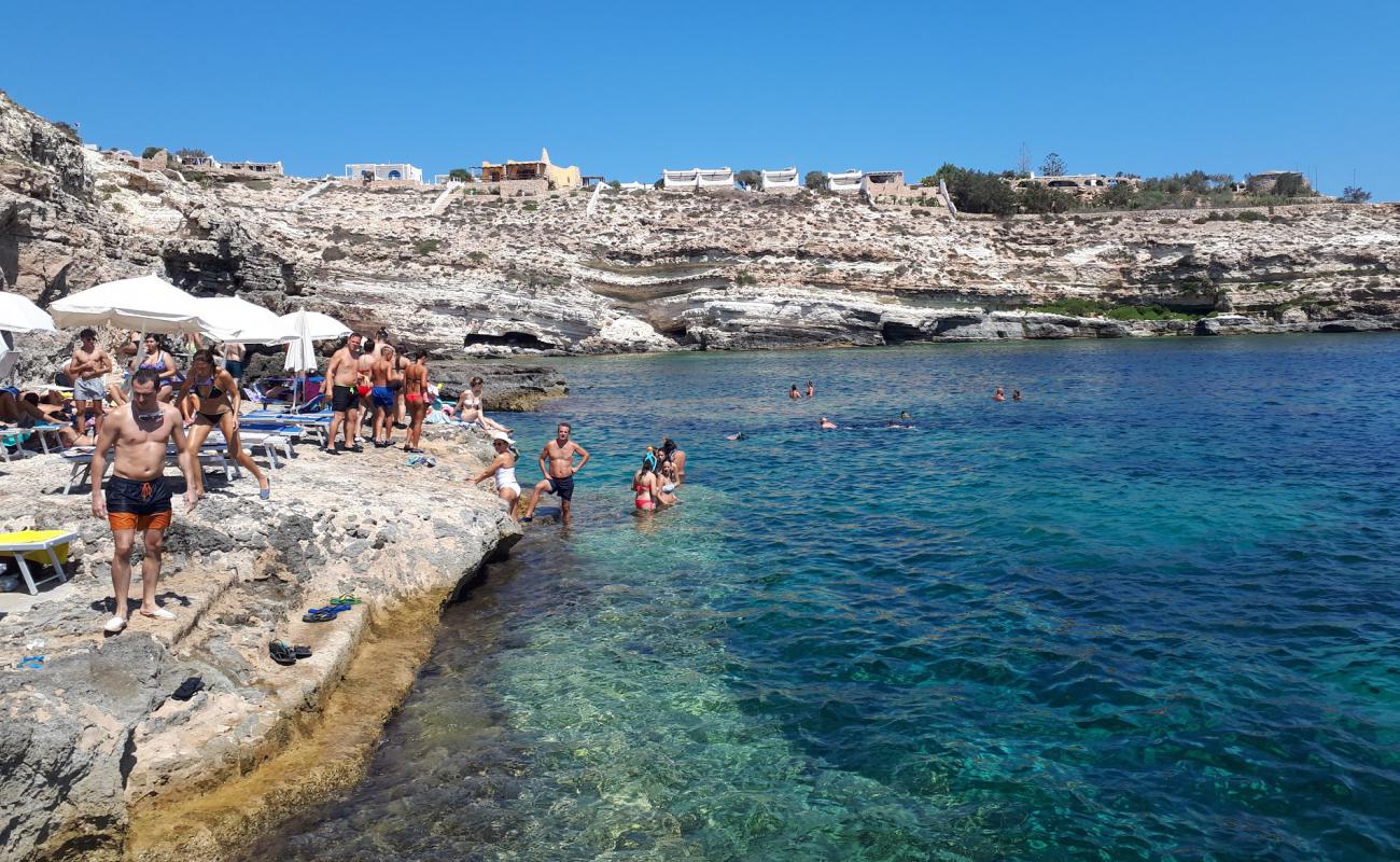 Foto de Cala Creta con piedra superficie