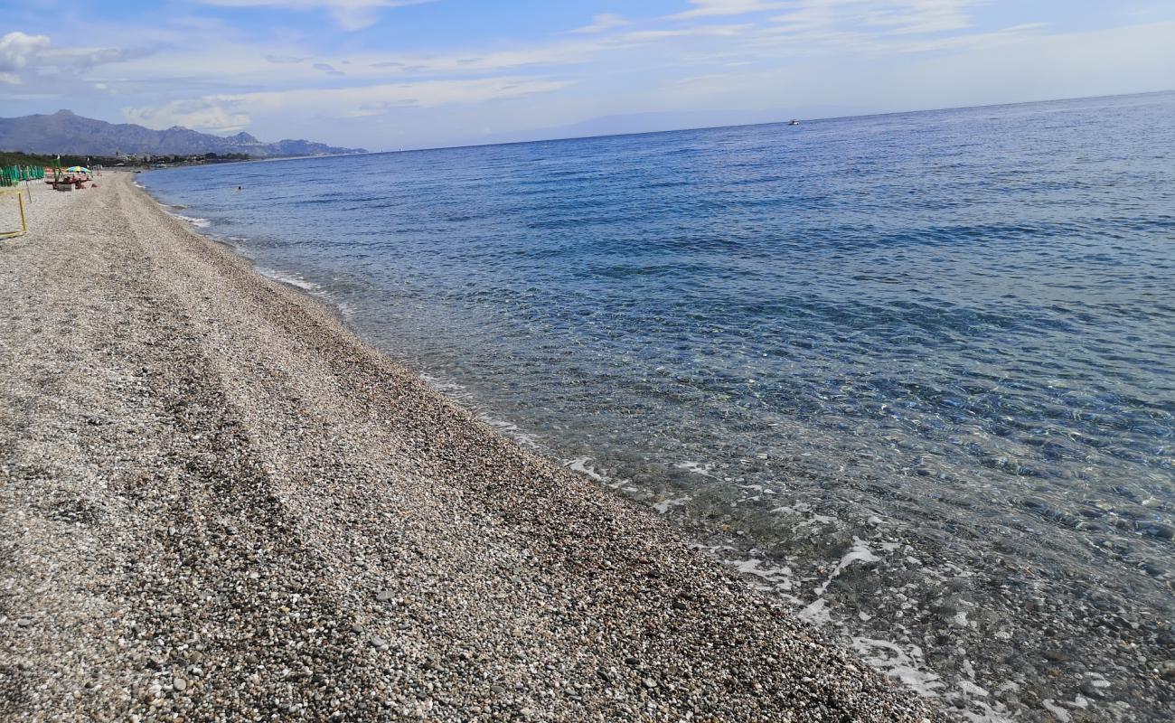 Foto de Spiaggia di Sant'Anna con guijarro fino gris superficie