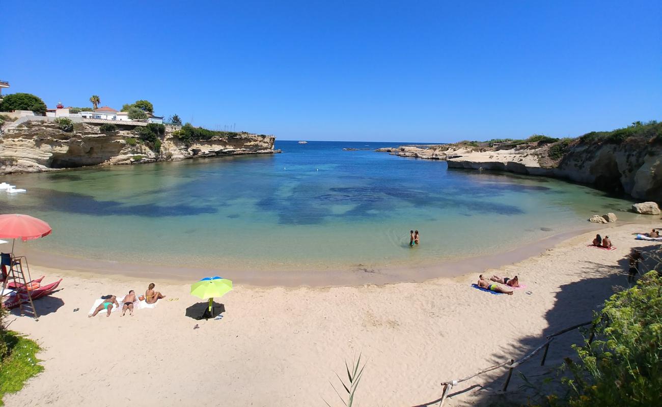 Foto de Spiaggia del Minareto con arena oscura superficie