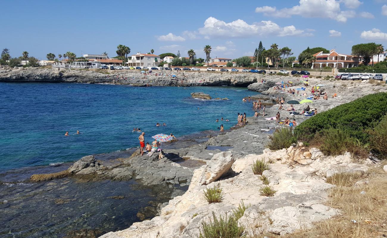 Foto de Asparano beach con piedra superficie