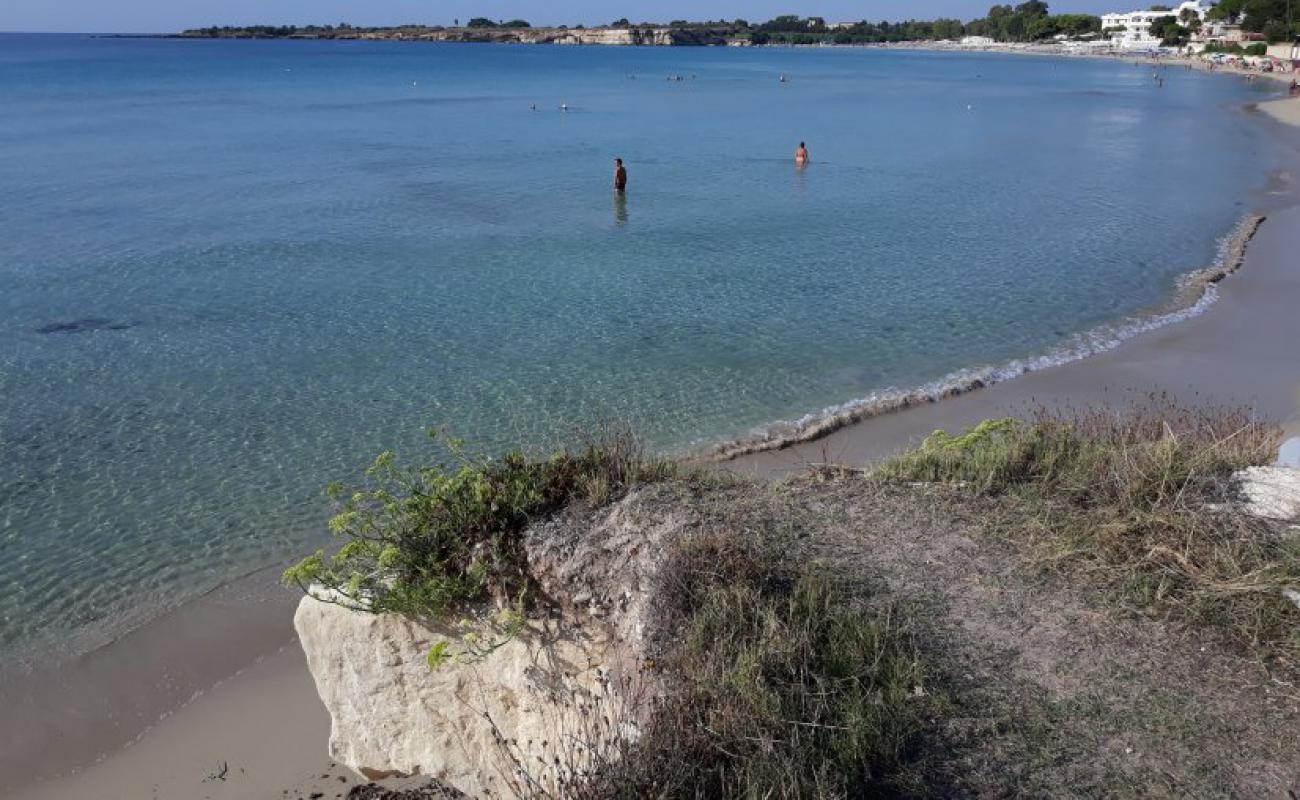 Foto de Fontane Bianche II con arena fina oscura superficie