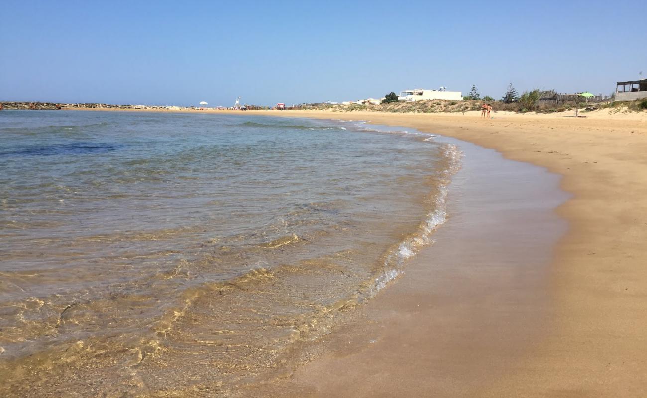 Foto de Spiaggia Micenci con brillante arena fina superficie