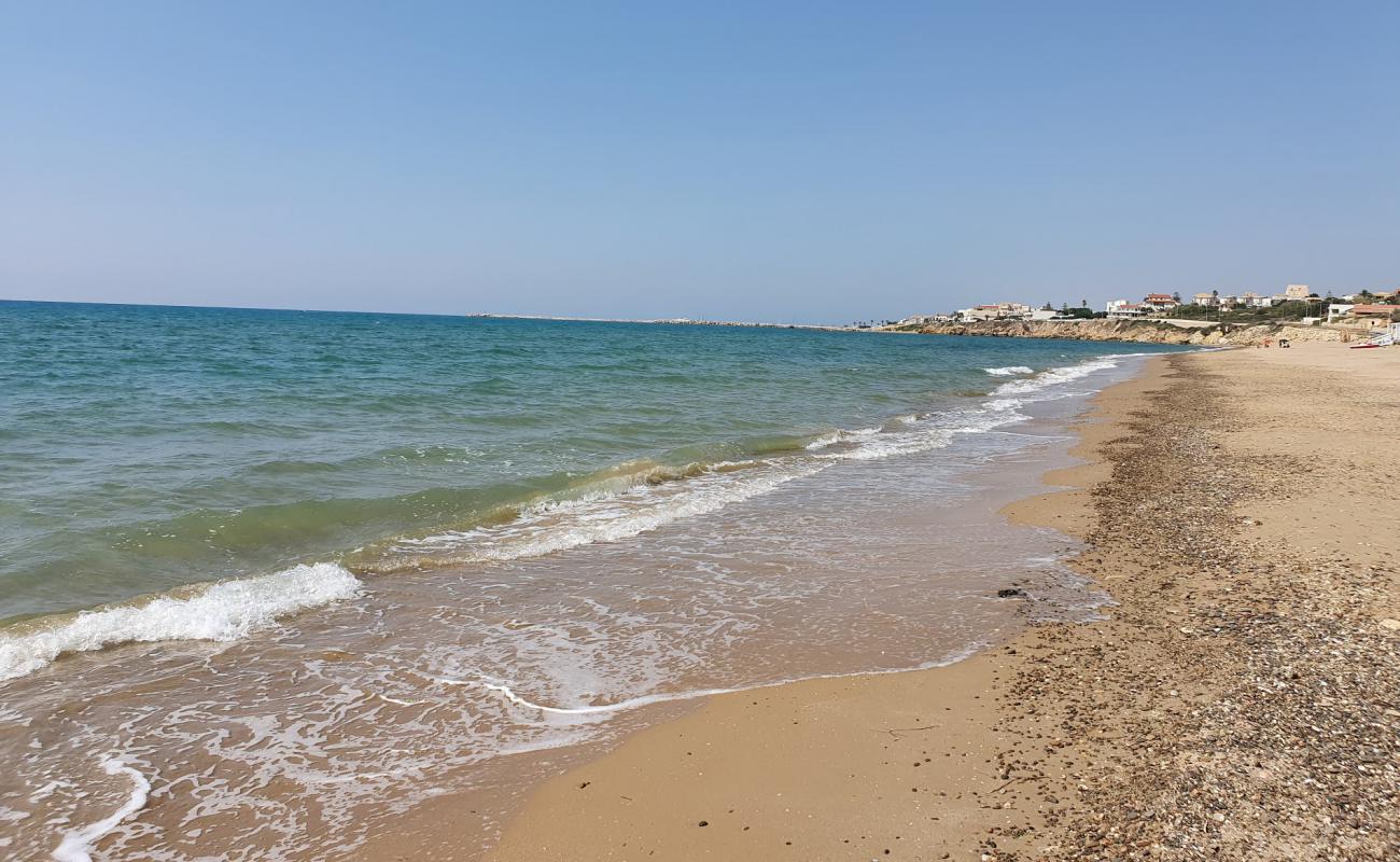 Foto de Spiaggia di Kamarina II con arena brillante superficie