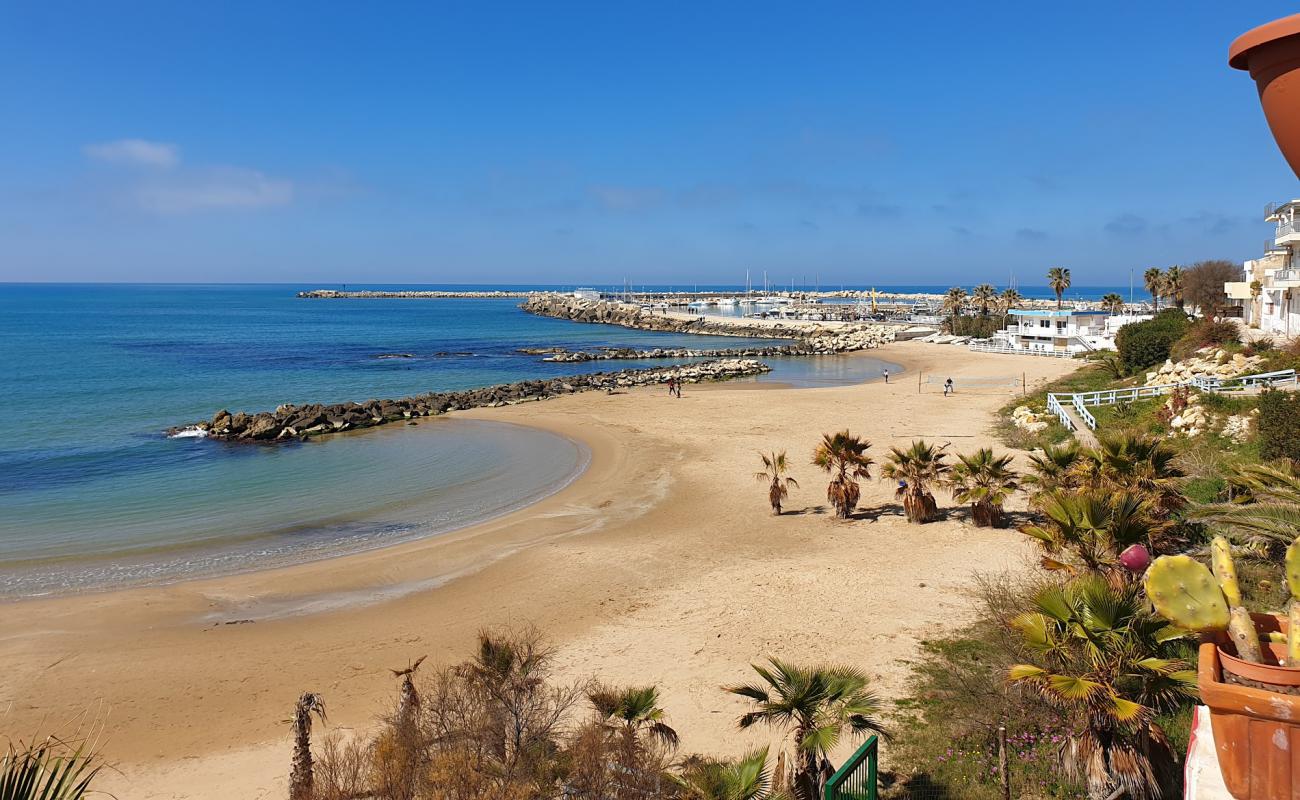 Foto de Spiaggia di Kamarina con brillante arena fina superficie