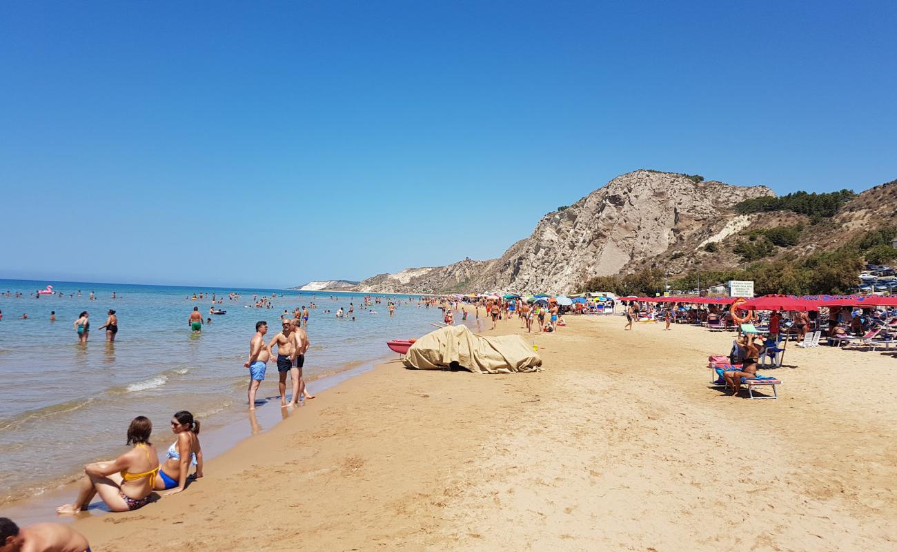 Foto de Lido Sabbia d'Oro con brillante arena fina superficie