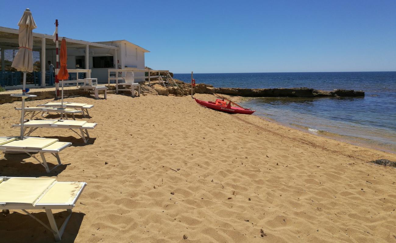 Foto de Lido Costanza con brillante arena fina superficie