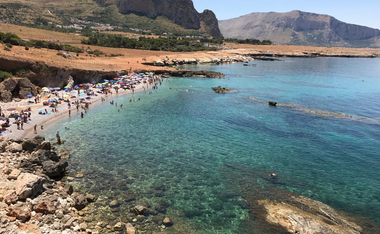 Foto de Bue Marino beach con guijarro ligero superficie