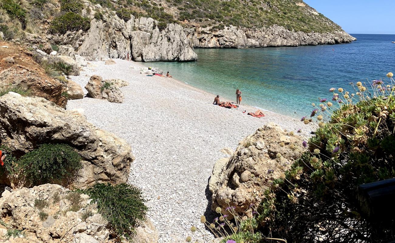 Foto de Playa Zingaro con guijarro ligero superficie