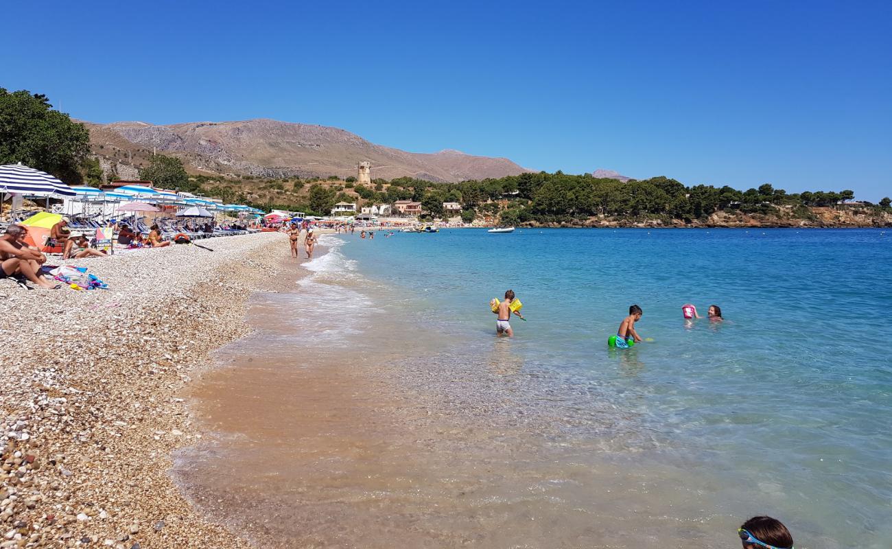 Foto de Playa Guidaloca con guijarro ligero superficie