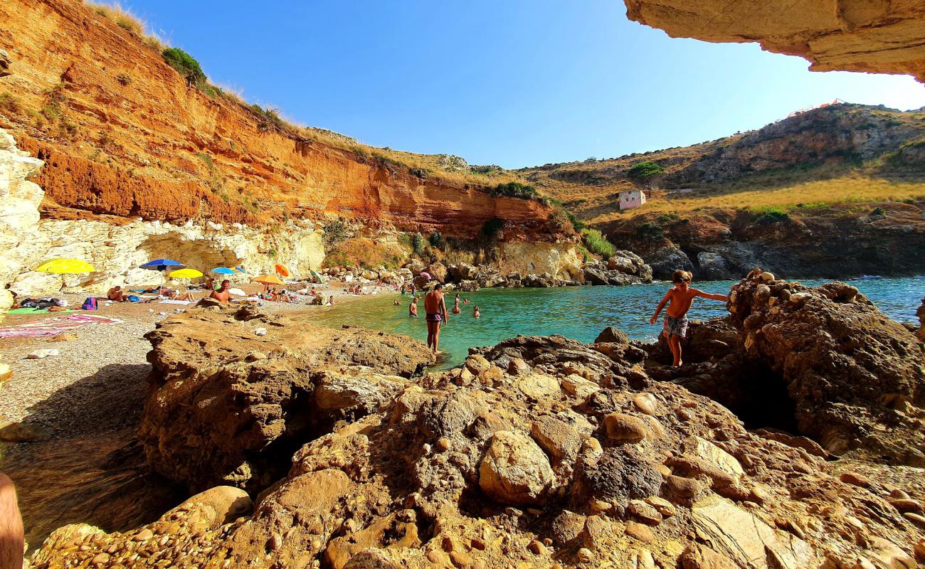 Foto de Cala Bianca con guijarro gris superficie