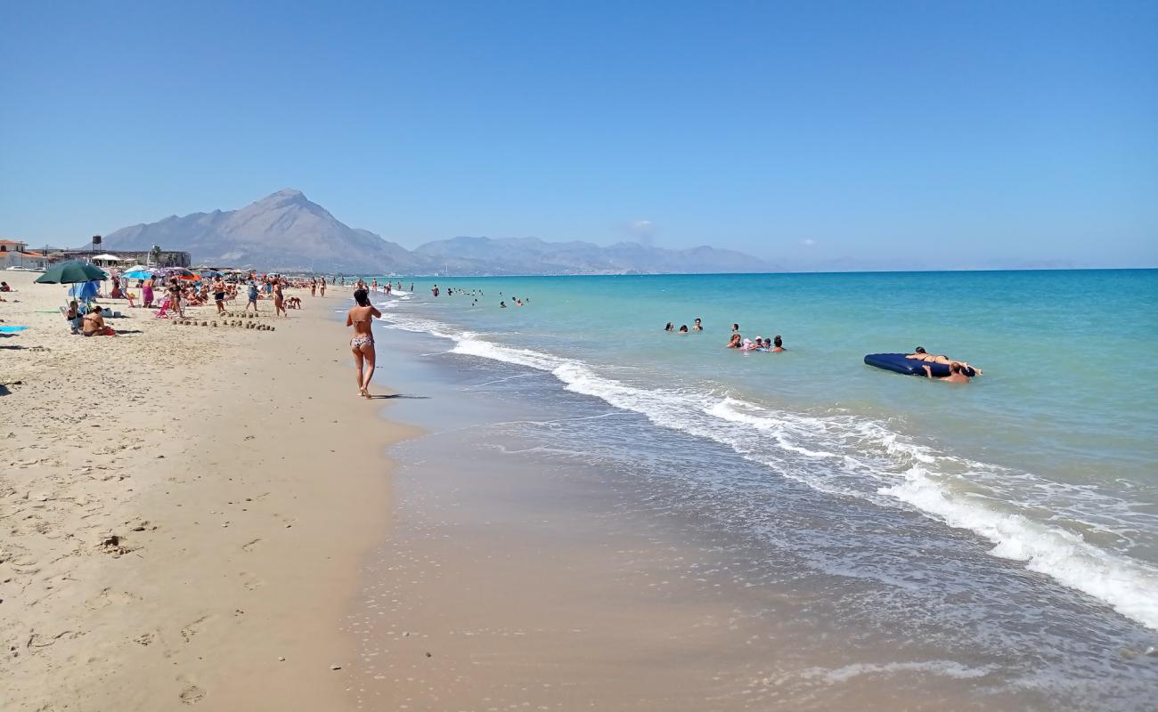 Foto de Marlin beach con arena fina y guijarros superficie