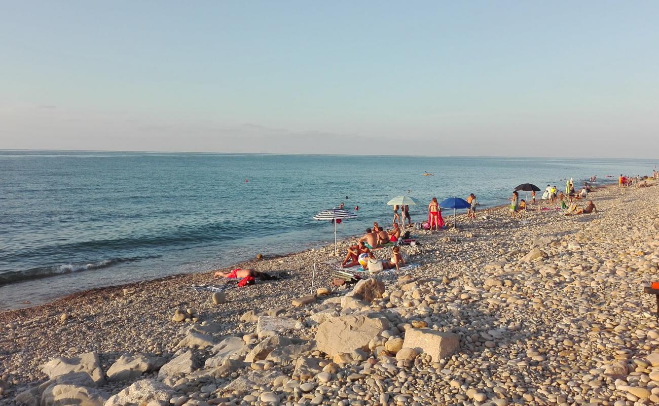 Foto de Lungomare di Tusa con guijarro ligero superficie