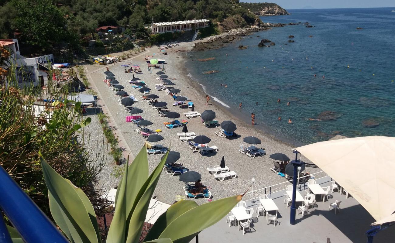 Foto de Spiaggia Brignulari con guijarro fino gris superficie