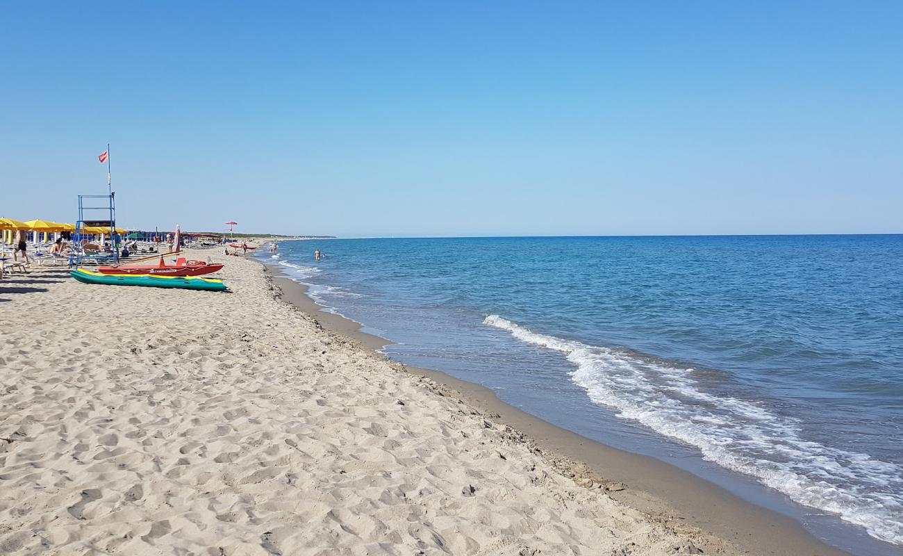 Foto de Playa de Marina di Pisticci con arena oscura superficie