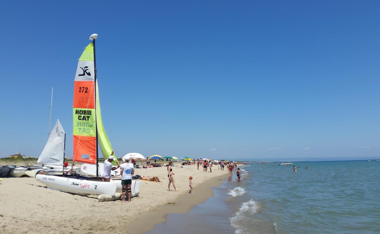 Foto de Playa de Ginosa Marina con arena oscura superficie