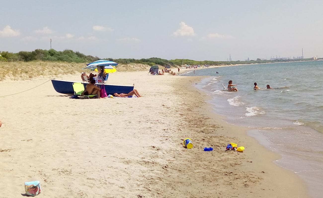 Foto de Spiaggia di Verde Mare con arena oscura superficie