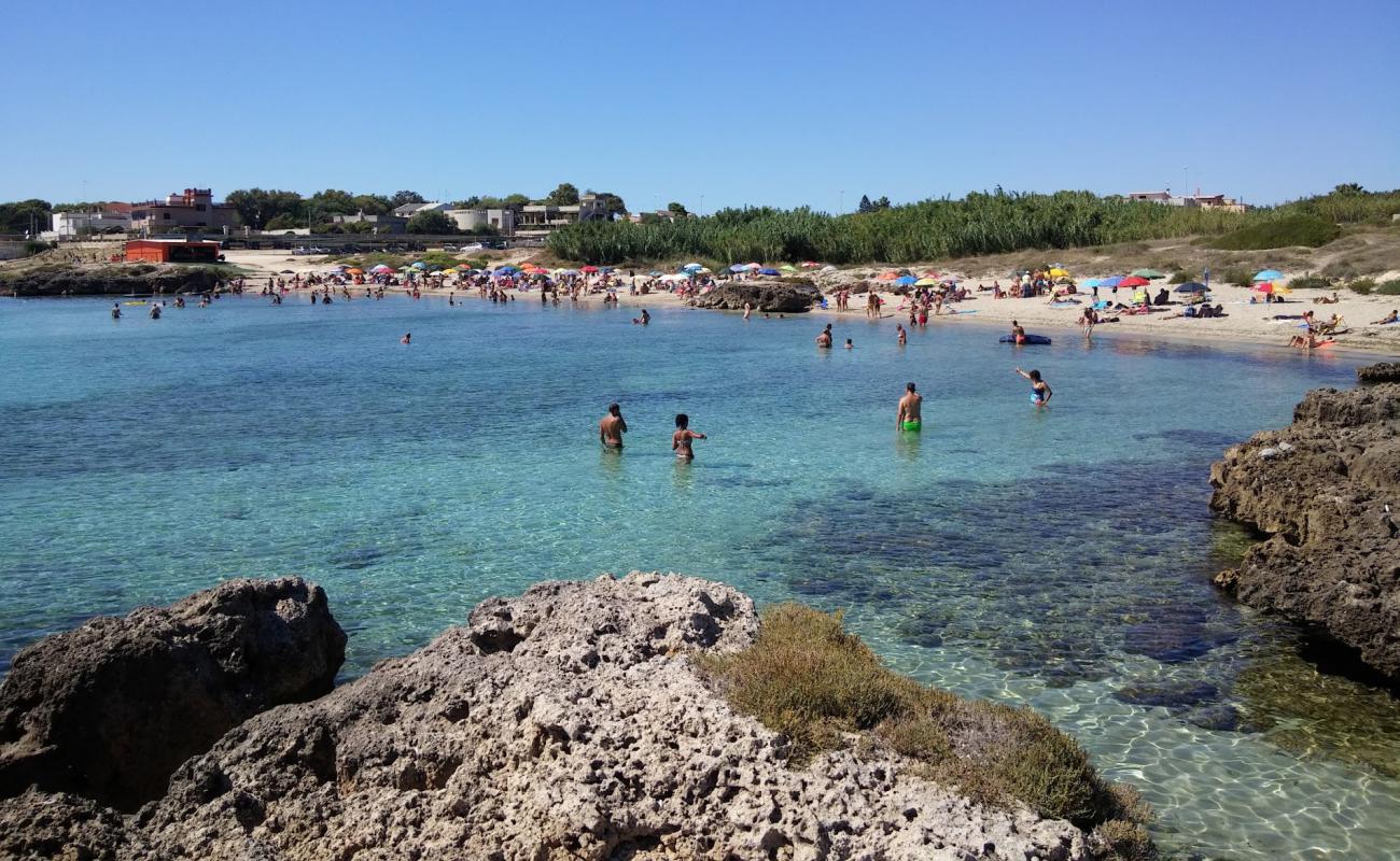 Foto de Lido Bruno beach II con arena oscura superficie