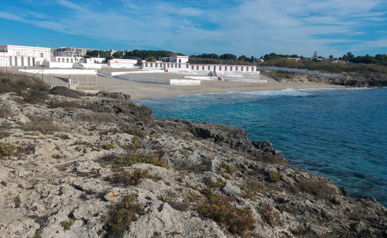 Foto de Lido Saint Bon con arena oscura superficie