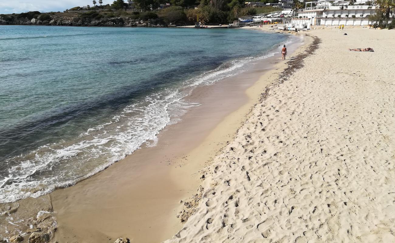 Foto de Spiaggia lido Gandoli con arena oscura superficie