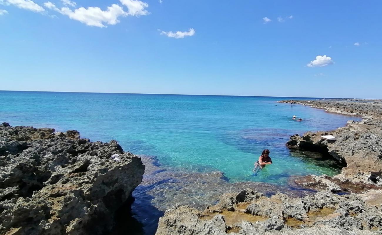 Foto de Spiaggia di Scianuli con piedra superficie